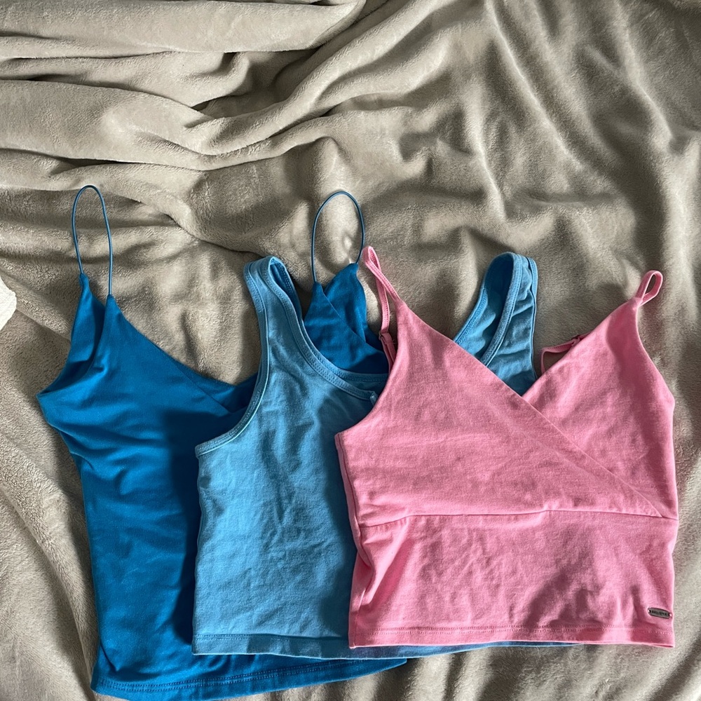 bundle of trending crop tops